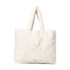 Alo Foxy Sherpa Tote in Ivory